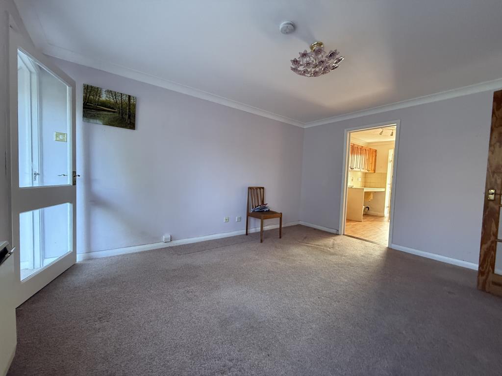 Lot: 164 - TWO-BEDROOM GROUND FLOOR FLAT - Sitting room